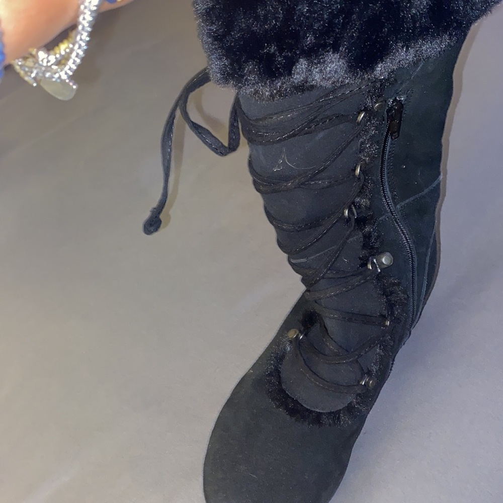 Boots - Picture 3 of 8